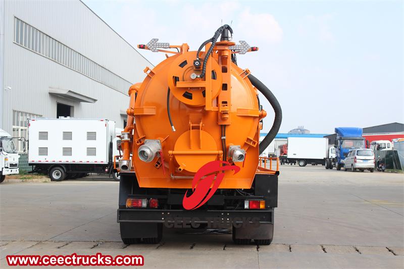 Isuzu VC61 vacuum truck with jet cleaner Isuzu VC61 vacuum truck with jet cleaner
