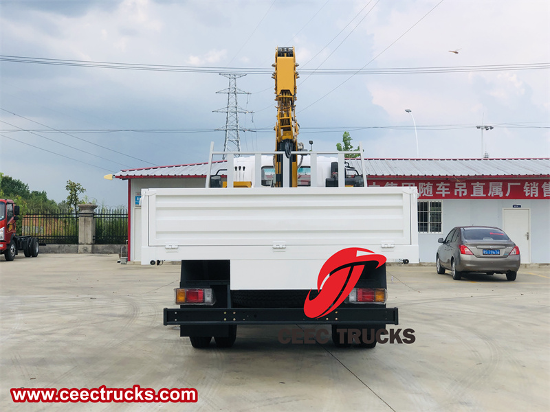 Isuzu 700P 4WD 5ton lorry crane truck