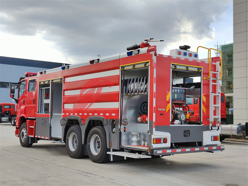 Isuzu GIGA 6x4 foam water fire truck