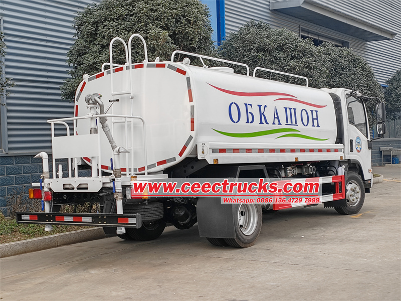 Isuzu 8000 liters water spray truck