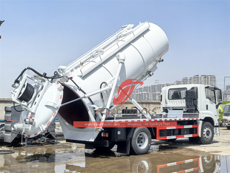 ISUZU FTR Clean Combined vacuum Sewage Tanker