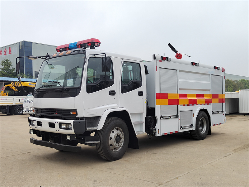 Isuzu fire fighting truck Isuzu fire fighting truck