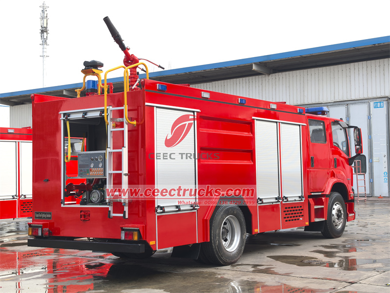 ISUZU GIGA 4X pumper tank fire truck