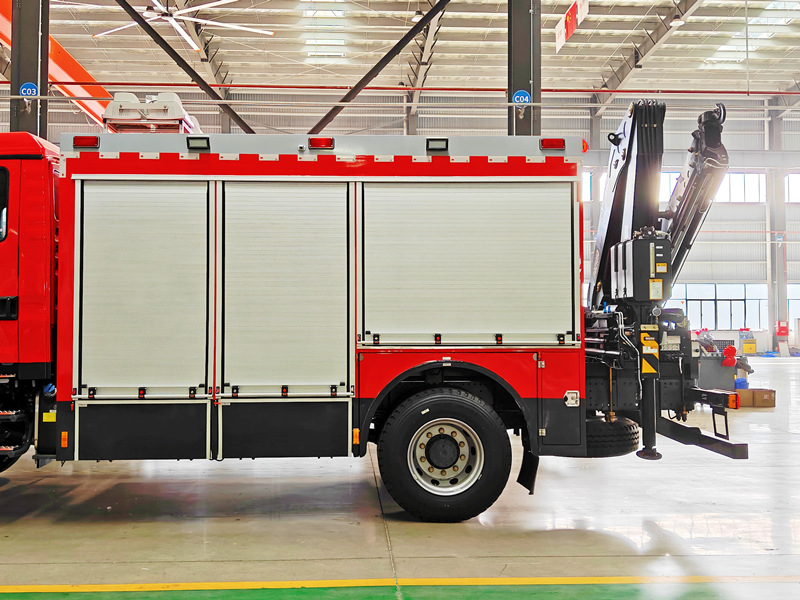 HOWO heavy duty emergency rescue fire truck with crane