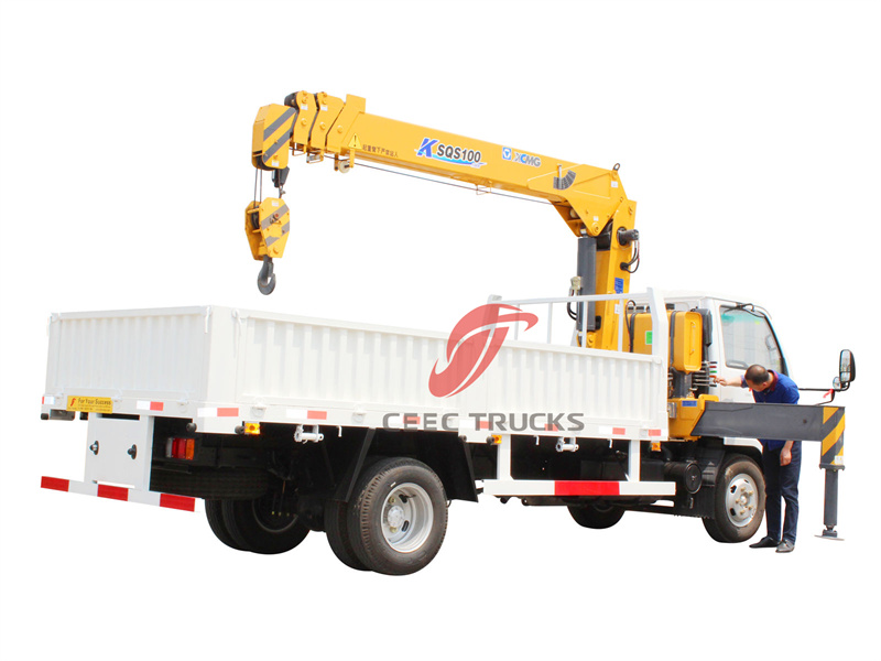ISUZU NKR cargo truck with telescopic crane 