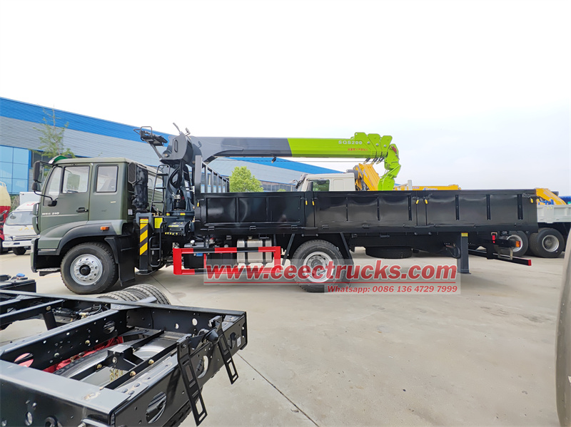 HOWO 4x2 8tons boom crane truck