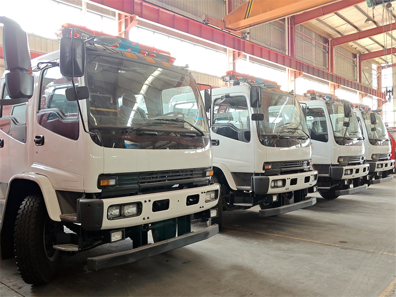 Isuzu FTR double cabin fire fighting truck