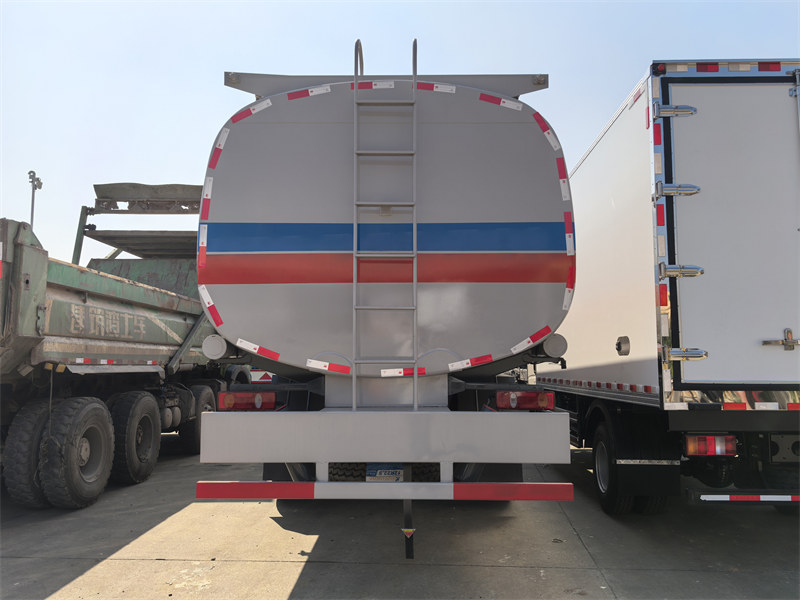 HOWO fuel bowser rear view