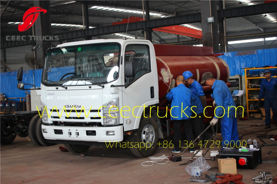 China TOP isuzu 5000 liters fuel tanker truck