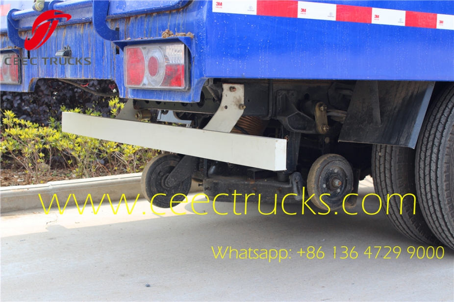 Dongfeng 4x2 road sweeper truck for public street sweeper truck for sale