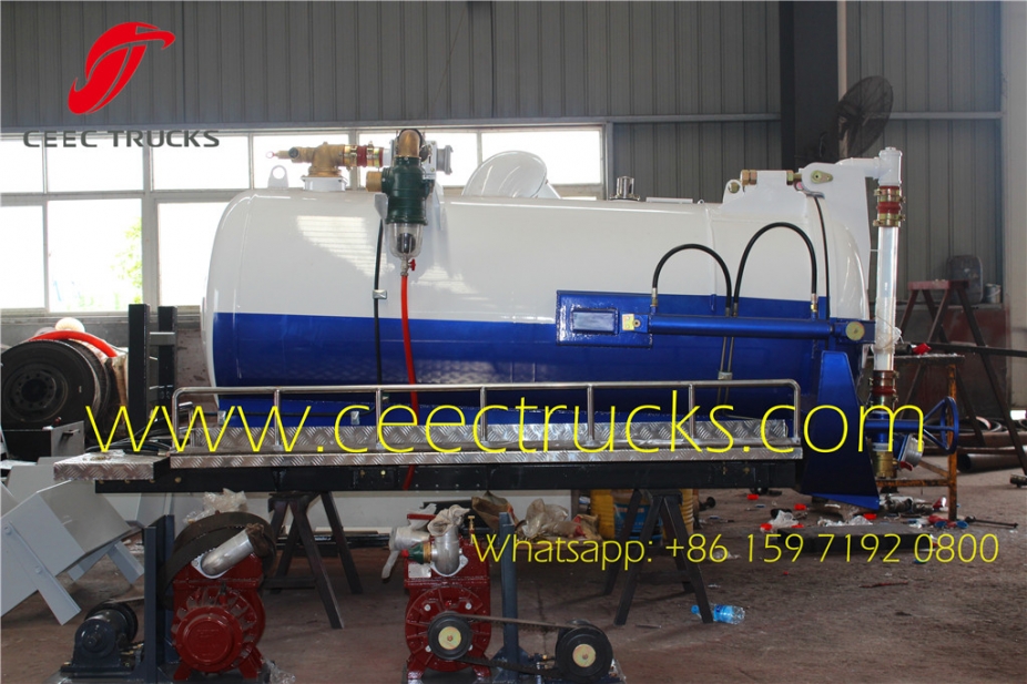 Export model 2000 liters vacuum suction superstructure