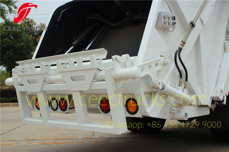 Asia country buy ISUZU 6cbm compressed refuse truck bottom price