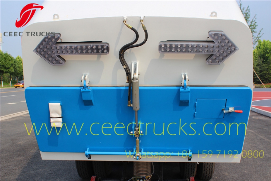 ISUZU 5CBM road sweeper Superstructure arrow lamp