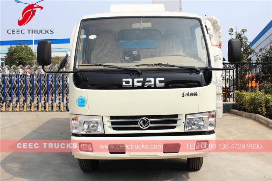 Camion spazzatrice stradale aspirante Dongfeng 5000L