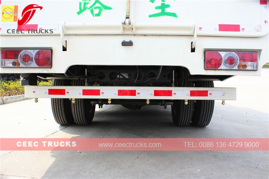 Camion spazzatrice stradale aspirante Dongfeng 5000L