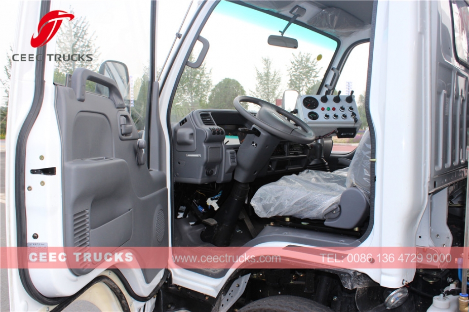 ISUZU 5 CBM road sweeper truck