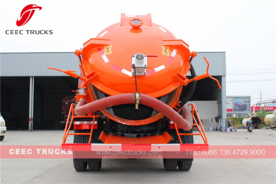 Dongfeng 4,000L Vacuum sewage tanker truck