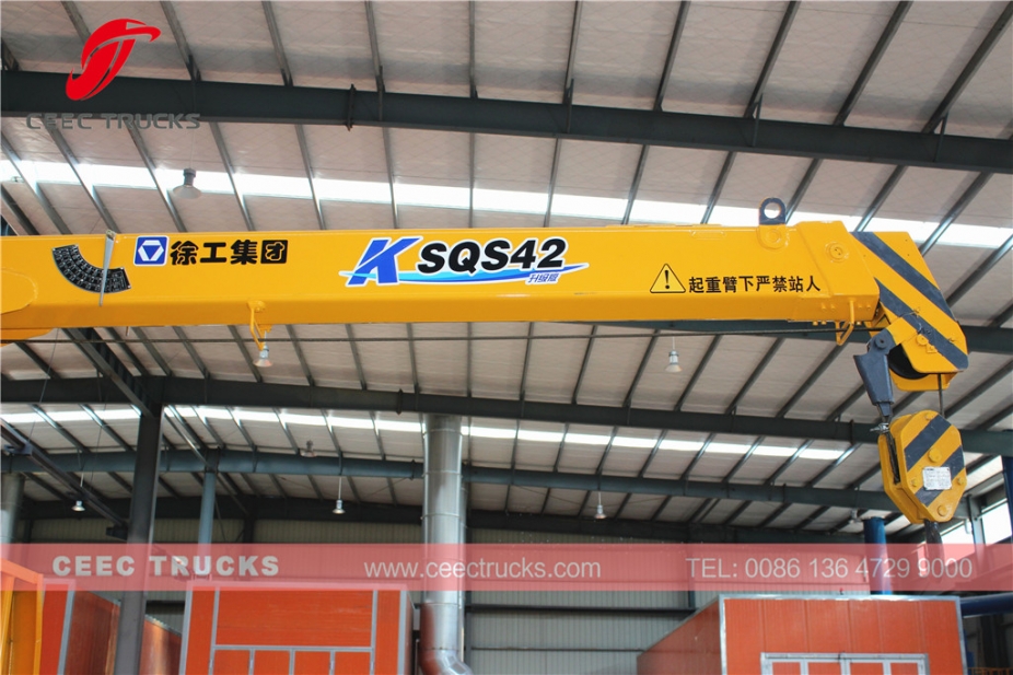 CEEC export 2T boom crane trucks