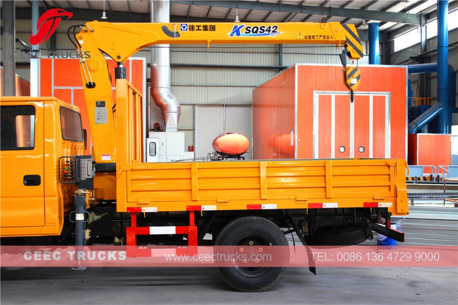 CEEC export 2T boom crane trucks