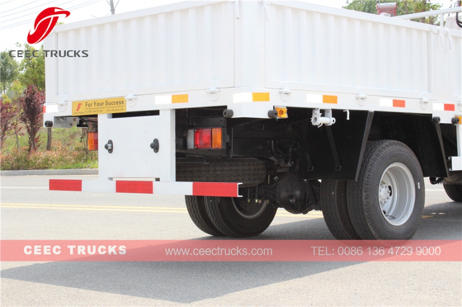 Low price 4 T truck mounted crane trucks