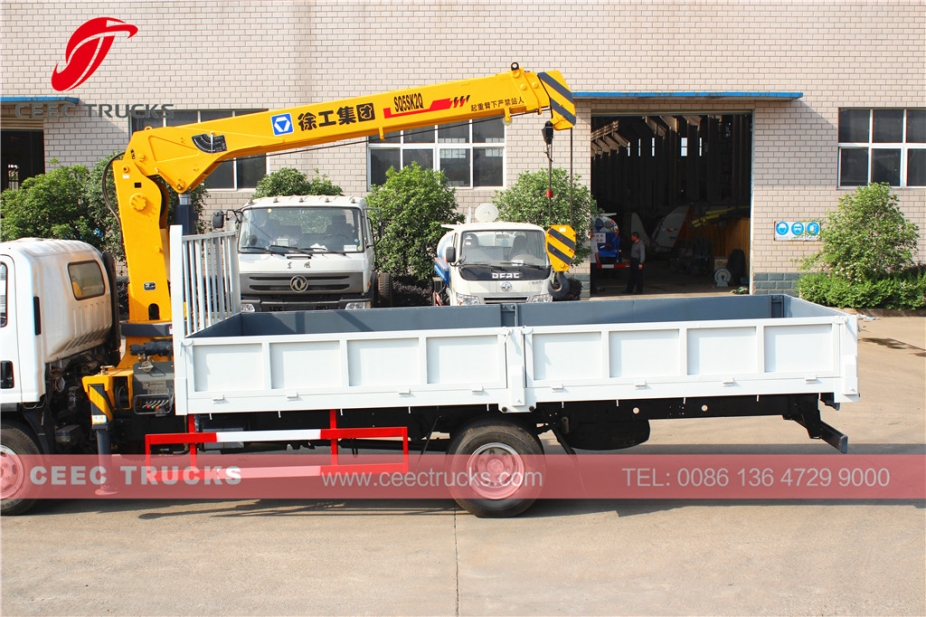 SINOTRUK 5 T truck mounted crane trucks