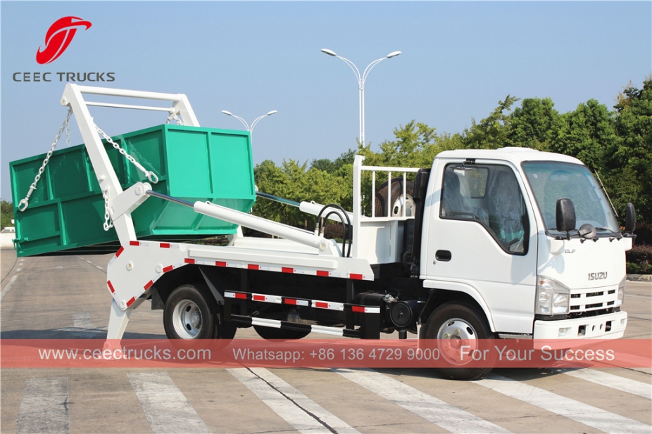 Camion della spazzatura con braccio oscillante ISUZU 4CBM