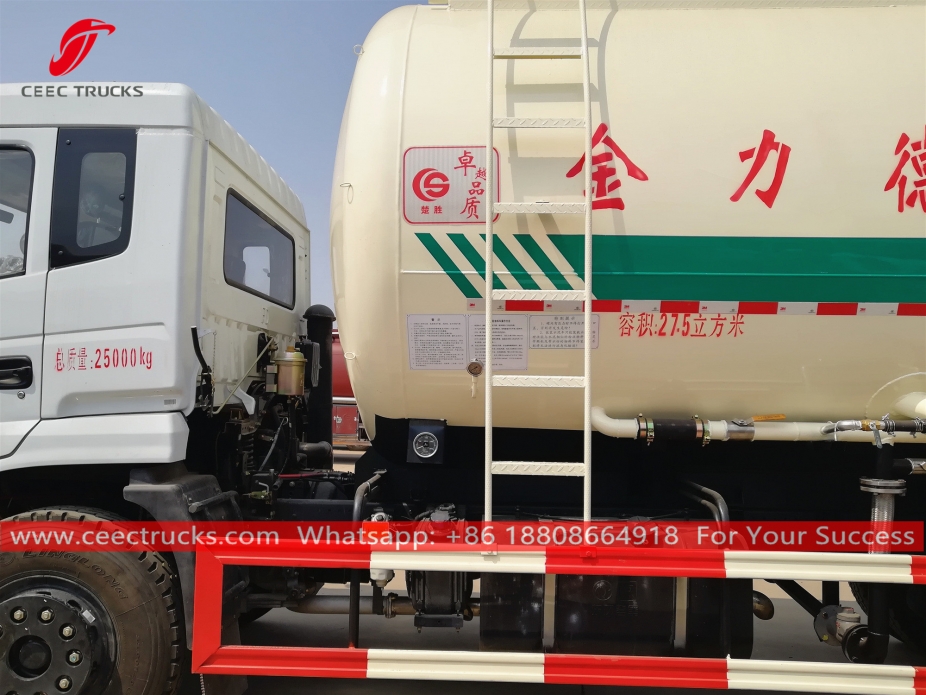 Camion per il trasporto delle polveri Dongfeng