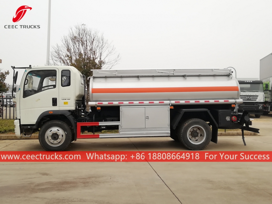 SINOTRUK Howo 6CBM camion cisterna per carburante