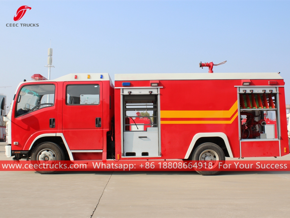 Camion dei vigili del fuoco con serbatoio d'acqua ISUZU 700P