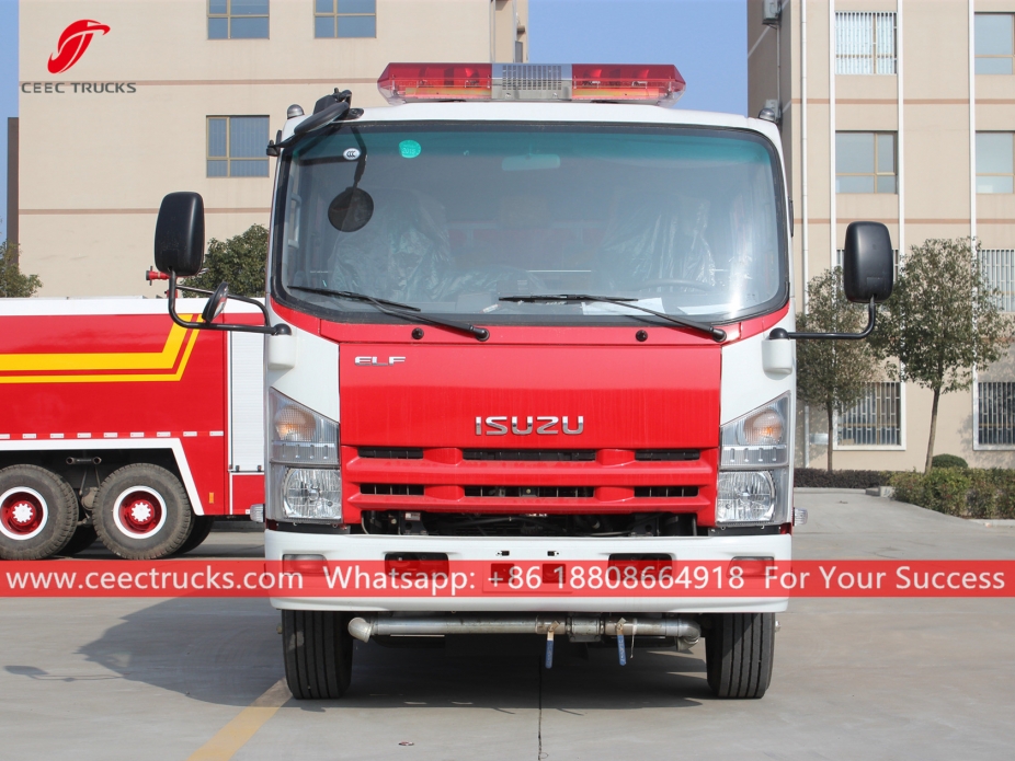 Camion dei vigili del fuoco con serbatoio d'acqua ISUZU 700P