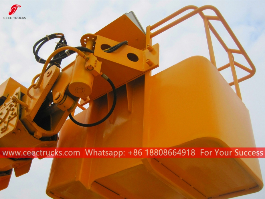 Camion con piattaforma di lavoro aereo ISUZU da 18 m