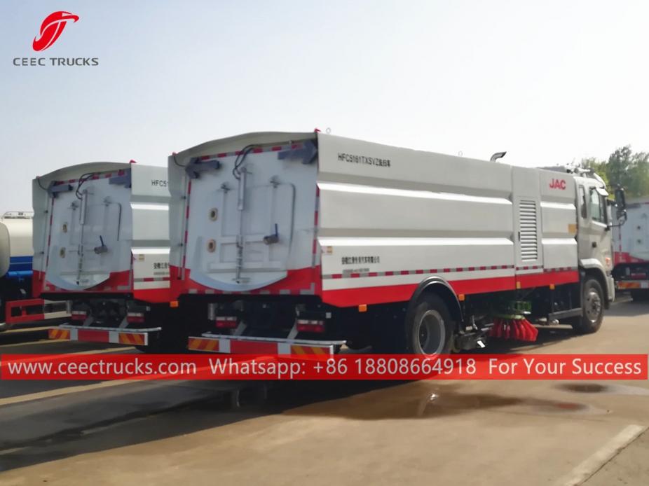 JAC Autocarro per spazzamento e lavaggio strade