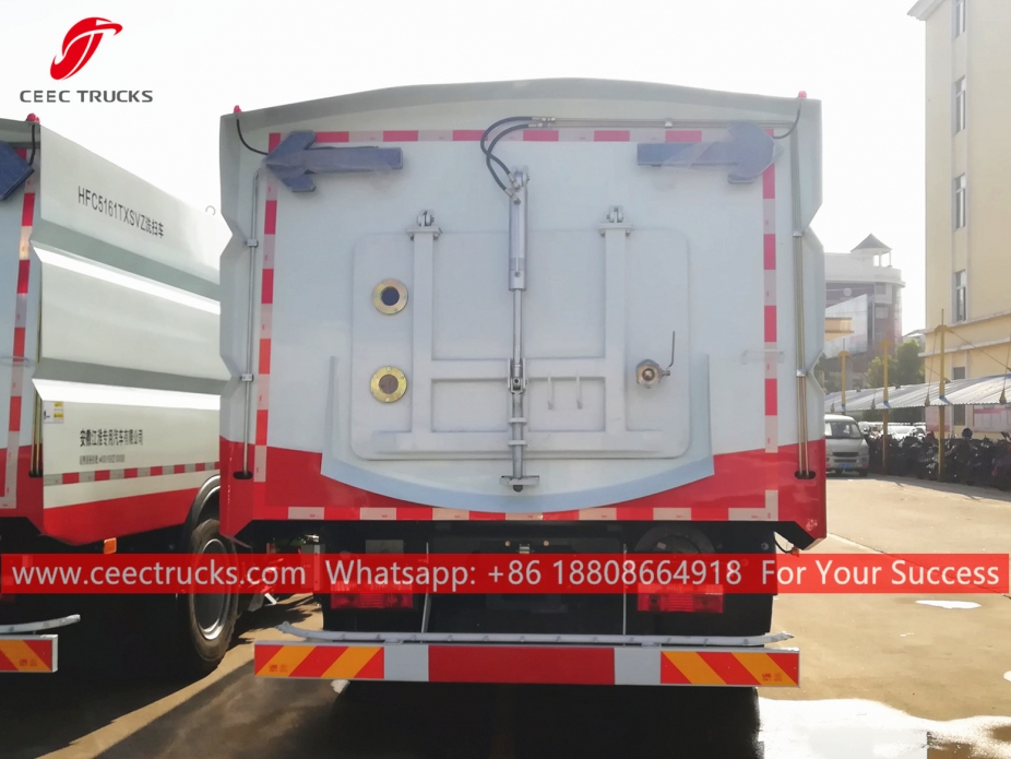 JAC Autocarro per spazzamento e lavaggio strade