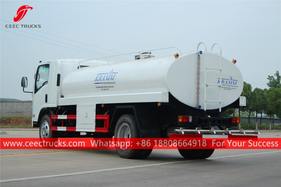 Camion per il trasporto dell'acqua ISUZU