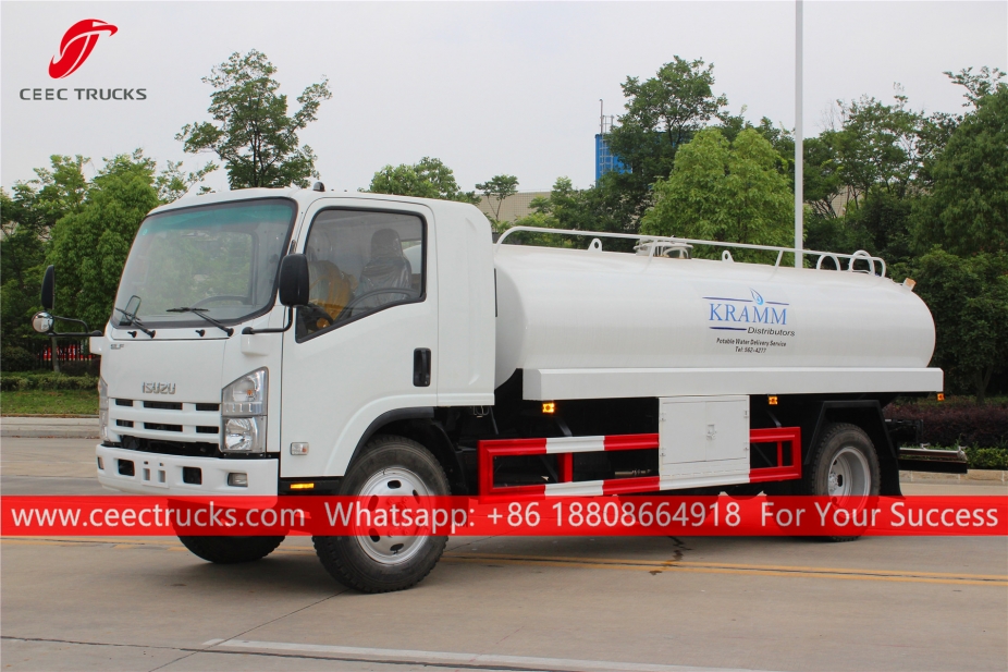 Camion per il trasporto dell'acqua ISUZU