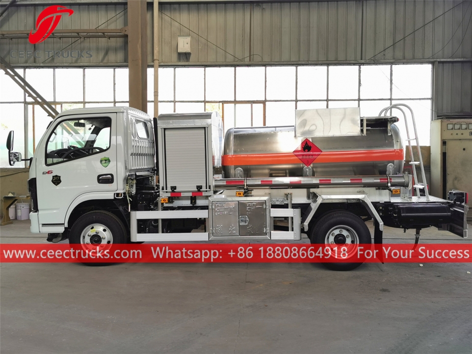 2CBM camion Bowser carburante Dongfeng