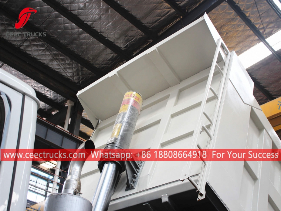 Autocarro con cassone ribaltabile ISUZU GIGA