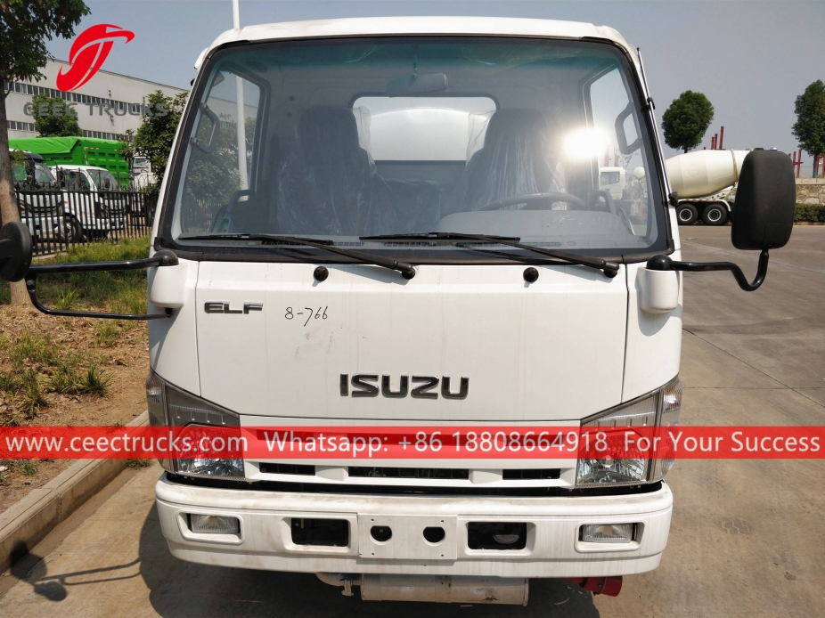 4CBM Camion cisterna per carburante ISUZU