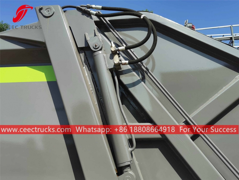 Camion compattatore di rifiuti ISUZU 6CBM