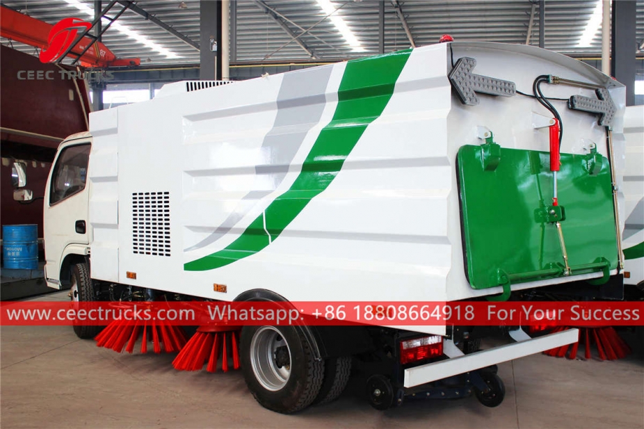 ISUZU 5cbm street sweeper