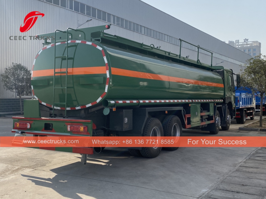 SINOTRUK 8x4 30CBM Autocisterne per la consegna di olio combustibile