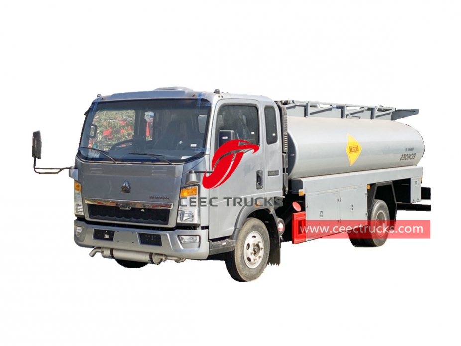 HOWO RHD refueling truck