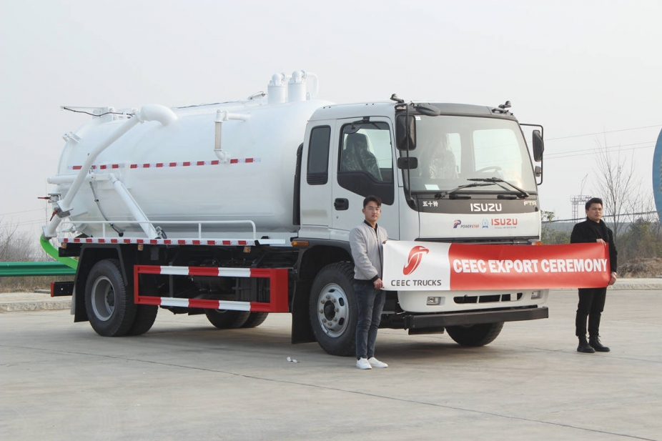 ISUZU FTR vacuum sewage suction truck export to Africa