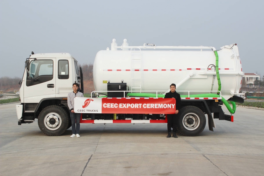 ISUZU FTR vacuum sewage suction truck export to Africa