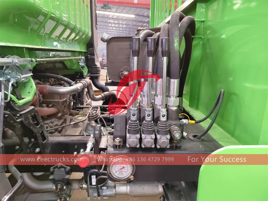 HOWO 6CBM swing arm garbage truck