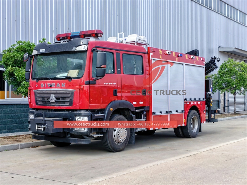 Veicolo antincendio Howo con gru da 5 tonnellate e illuminazione di emergenza da 12 metri