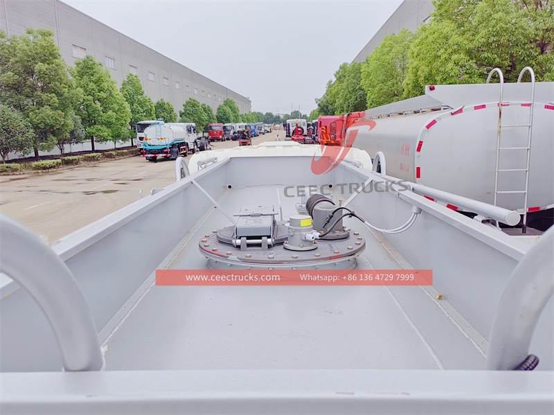 HOWO 140hp light duty Fuel Tank Truck made in China