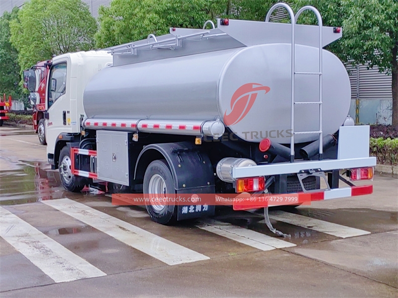 HOWO 140hp light duty Fuel Tank Truck made in China