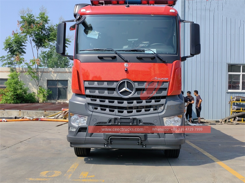 BENZ 8x4 580HP firefighting truck on sale