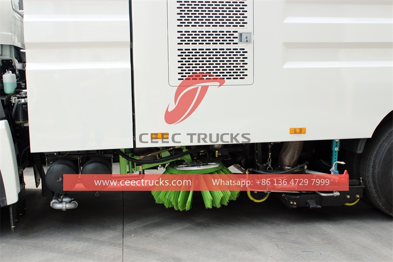 ISUZU FTR airport sweeper truck with factory direct sale